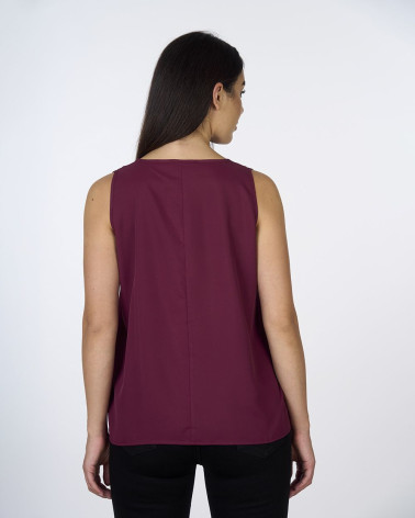 Top smanicato con scollo in pizzo