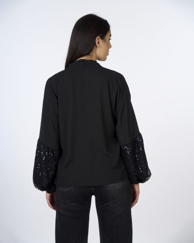 Blusa nera con maniche in paillettes