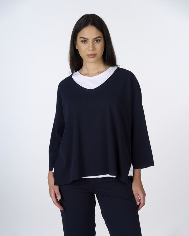 Maglia blu con sottotono bianco