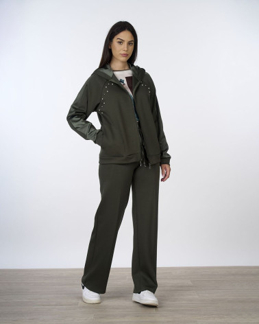 Felpa verde con cappuccio e dettagli gioiello