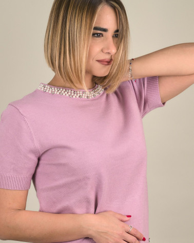 Maglia con collo gioiello e maniche corte