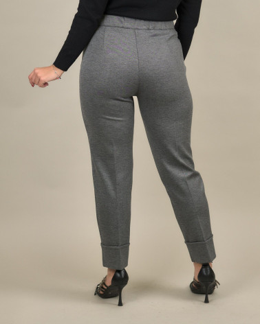 Pantaloni grigi con risvolto sul fondo