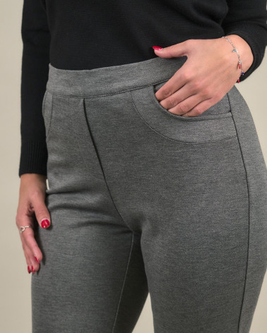 Pantaloni grigi con risvolto sul fondo