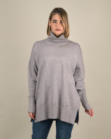 Maglia over con collo alto