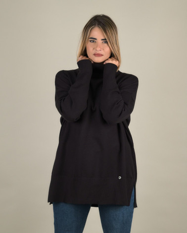 Maglia over con collo alto