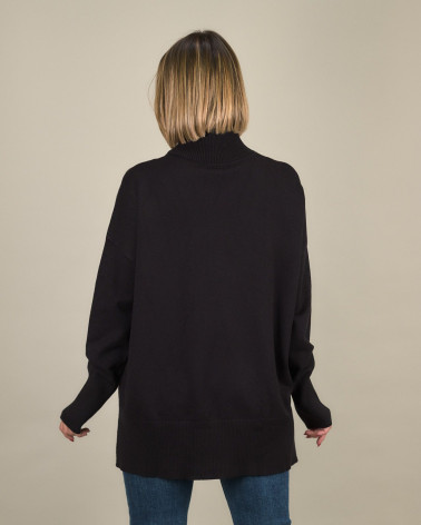 Maglia over con collo alto