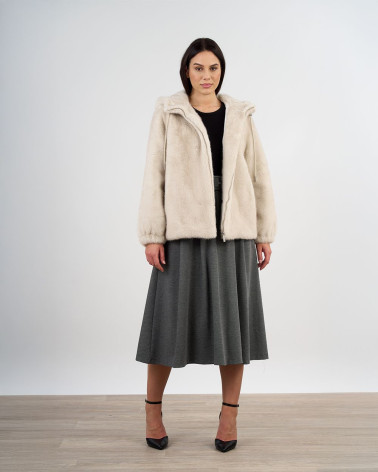 Giacca in eco pelliccia con cappuccio e zip