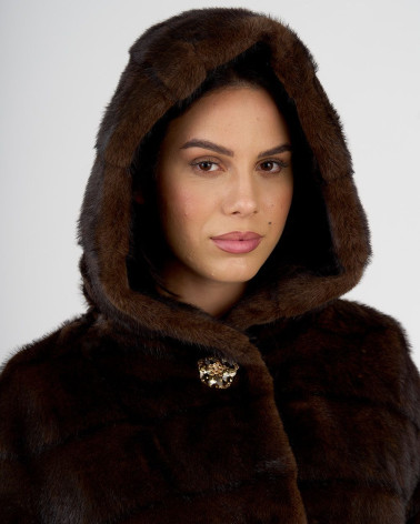 Giacca in eco pelliccia con cappuccio