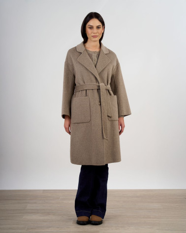Cappotto con cintura e tasche applicate